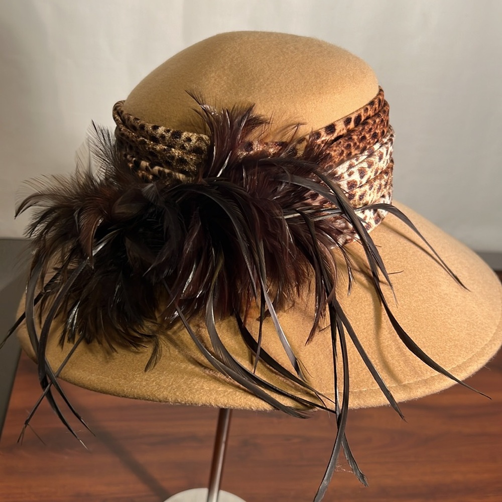 Fine military AUGUST ACCESSORIES WOOL HAT, great form. NWOT